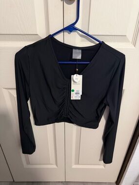 CALIA by Carrie Underwood Black Ruched V-Neck Long Sleeve Crop Top